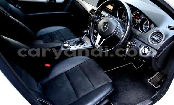 Acheter Occasion Voiture Mercedes‒Benz C–Class Blanc à Livingstone, Zambie Acheter Occasion Voiture Mercedes‒Benz C–Class Blanc à Livingstone, Zambie