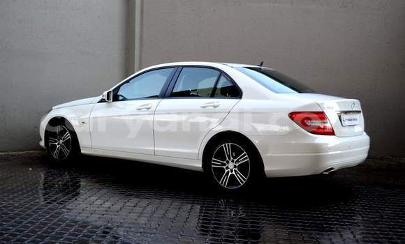 Acheter Occasion Voiture Mercedes‒Benz C–Class Blanc à Livingstone, Zambie Acheter Occasion Voiture Mercedes‒Benz C–Class Blanc à Livingstone, Zambie