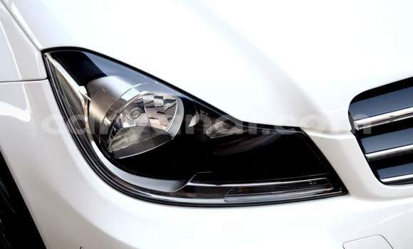 Acheter Occasion Voiture Mercedes‒Benz C–Class Blanc à Livingstone, Zambie Acheter Occasion Voiture Mercedes‒Benz C–Class Blanc à Livingstone, Zambie