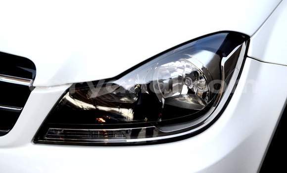 Acheter Occasion Voiture Mercedes‒Benz C–Class Blanc à Livingstone, Zambie Acheter Occasion Voiture Mercedes‒Benz C–Class Blanc à Livingstone, Zambie