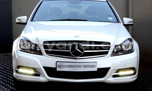 Acheter Occasion Voiture Mercedes‒Benz C–Class Blanc à Livingstone, Zambie Acheter Occasion Voiture Mercedes‒Benz C–Class Blanc à Livingstone, Zambie