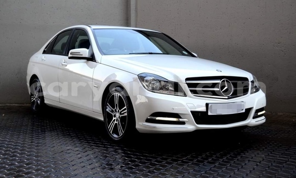Acheter Occasion Voiture Mercedes‒Benz C–Class Blanc à Livingstone, Zambie Acheter Occasion Voiture Mercedes‒Benz C–Class Blanc à Livingstone, Zambie