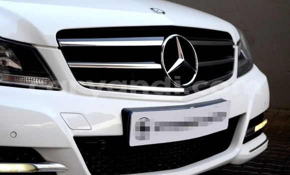 Acheter Occasion Voiture Mercedes‒Benz C–Class Blanc à Livingstone, Zambie Acheter Occasion Voiture Mercedes‒Benz C–Class Blanc à Livingstone, Zambie