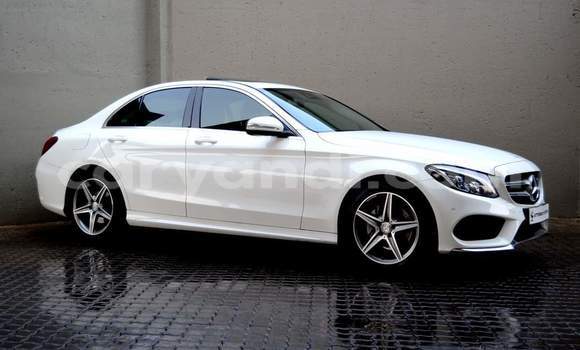 Buy Used Mercedes‒Benz C–Class White Car in Chingola in Zambia