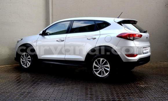 Buy Used Hyundai Tucson Silver Car in Livingstone in Zambia Buy Used Hyundai Tucson Silver Car in Livingstone in Zambia