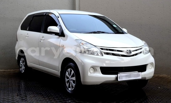 Nunua Ilio tumika Toyota Avanza Nyeupe Gari ndani ya Livingstone nchini Zambia