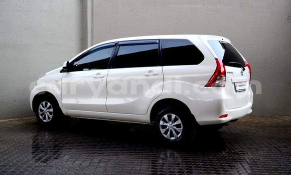 Acheter Occasion Voiture Toyota Avanza Blanc à Livingstone, Zambie Acheter Occasion Voiture Toyota Avanza Blanc à Livingstone, Zambie