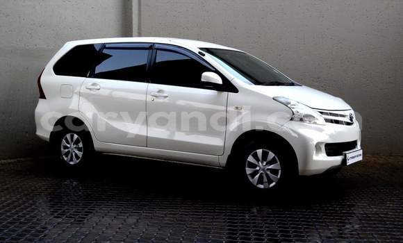 Acheter Occasion Voiture Toyota Avanza Blanc à Livingstone, Zambie Acheter Occasion Voiture Toyota Avanza Blanc à Livingstone, Zambie