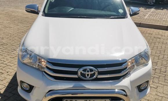 Acheter Occasion Voiture Toyota Hilux Blanc à Lusaka, Zambie Acheter Occasion Voiture Toyota Hilux Blanc à Lusaka, Zambie