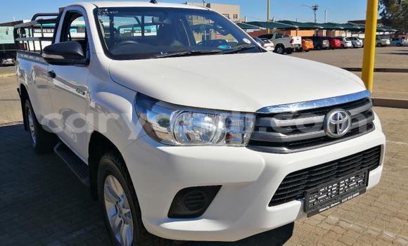 Buy Used Toyota Hilux White Car in Ndola in Zambia
