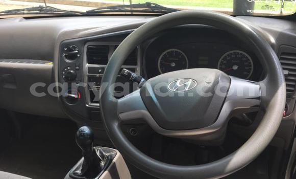 Acheter Occasion Utilitaire Hyundai H200 Blanc à Kabwe, Zambie Acheter Occasion Utilitaire Hyundai H200 Blanc à Kabwe, Zambie