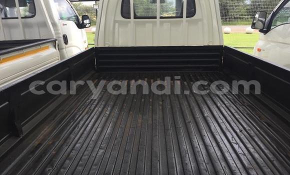 Acheter Occasion Utilitaire Hyundai H200 Blanc à Kabwe, Zambie Acheter Occasion Utilitaire Hyundai H200 Blanc à Kabwe, Zambie