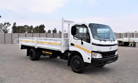 Acheter Occasion Utilitaire Toyota Dyna Blanc à Isoka, Nord Acheter Occasion Utilitaire Toyota Dyna Blanc à Isoka, Nord