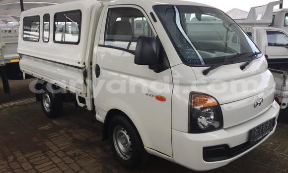Acheter Occasion Utilitaire Hyundai H200 Blanc à Chipata, Zambie Acheter Occasion Utilitaire Hyundai H200 Blanc à Chipata, Zambie