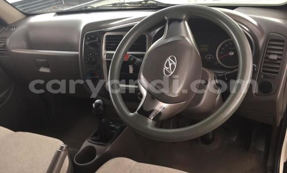 Acheter Occasion Utilitaire Hyundai H200 Blanc à Chipata, Zambie Acheter Occasion Utilitaire Hyundai H200 Blanc à Chipata, Zambie