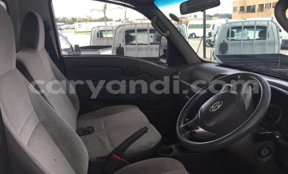 Acheter Occasion Utilitaire Hyundai H200 Blanc à Chipata, Zambie Acheter Occasion Utilitaire Hyundai H200 Blanc à Chipata, Zambie