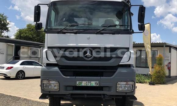 Acheter Occasion Utilitaire Mercedes–Benz Tipper Blanc à Mazabuka, Du sud Acheter Occasion Utilitaire Mercedes–Benz Tipper Blanc à Mazabuka, Du sud