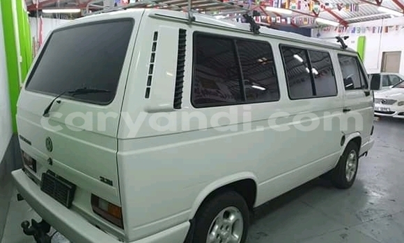 Buy Used Volkswagen Caravelle White Car in Livingstone in Zambia Buy Used Volkswagen Caravelle White Car in Livingstone in Zambia