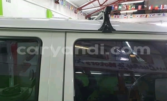 Buy Used Volkswagen Caravelle White Car in Livingstone in Zambia Buy Used Volkswagen Caravelle White Car in Livingstone in Zambia