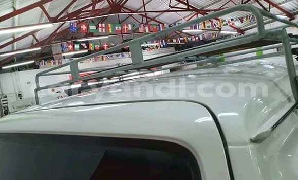 Buy Used Volkswagen Caravelle White Car in Livingstone in Zambia Buy Used Volkswagen Caravelle White Car in Livingstone in Zambia