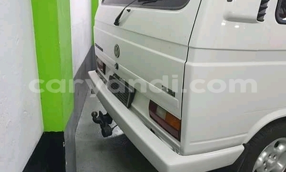 Buy Used Volkswagen Caravelle White Car in Livingstone in Zambia Buy Used Volkswagen Caravelle White Car in Livingstone in Zambia