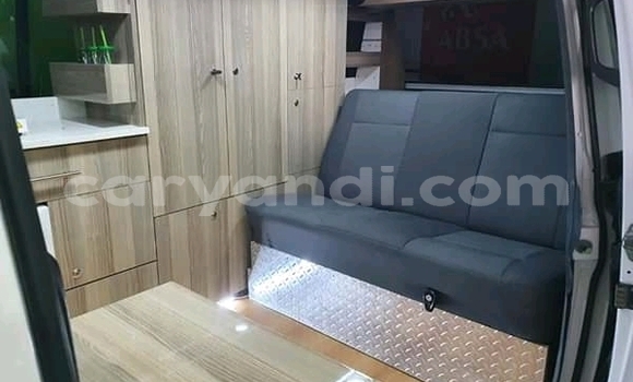 Buy Used Volkswagen Caravelle White Car in Livingstone in Zambia Buy Used Volkswagen Caravelle White Car in Livingstone in Zambia