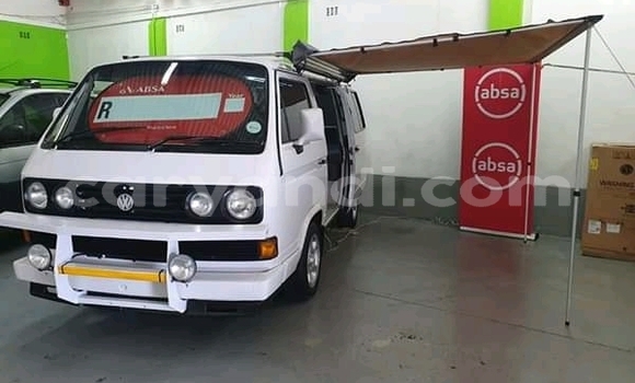 Buy Used Volkswagen Caravelle White Car in Livingstone in Zambia Buy Used Volkswagen Caravelle White Car in Livingstone in Zambia