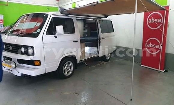Buy Used Volkswagen Caravelle White Car in Livingstone in Zambia Buy Used Volkswagen Caravelle White Car in Livingstone in Zambia