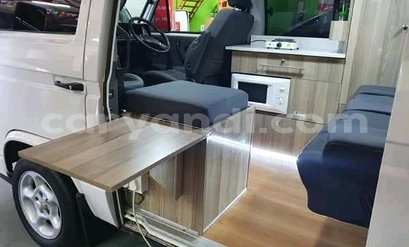 Buy Used Volkswagen Caravelle White Car in Livingstone in Zambia Buy Used Volkswagen Caravelle White Car in Livingstone in Zambia