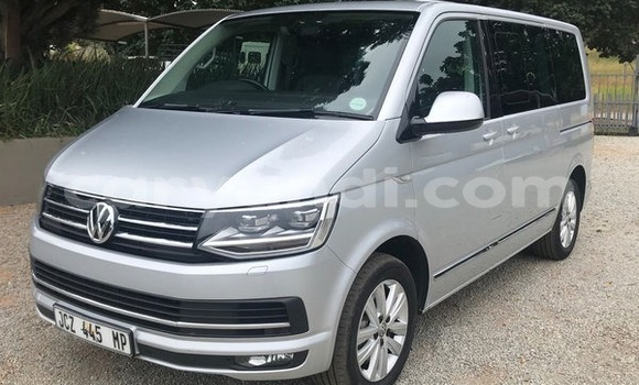 Nunua Ilio tumika Volkswagen Caravelle Fedha Gari ndani ya Kabwe nchini Zambia Nunua Ilio tumika Volkswagen Caravelle Fedha Gari ndani ya Kabwe nchini Zambia