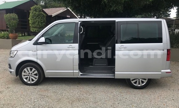 Acheter Occasion Voiture Volkswagen Caravelle Gris à Kabwe, Zambie Acheter Occasion Voiture Volkswagen Caravelle Gris à Kabwe, Zambie
