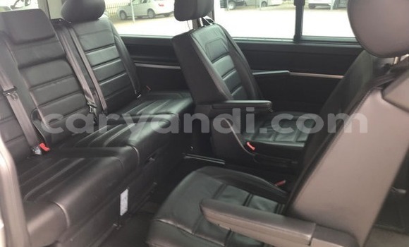 Acheter Occasion Voiture Volkswagen Caravelle Gris à Kabwe, Zambie Acheter Occasion Voiture Volkswagen Caravelle Gris à Kabwe, Zambie