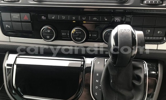 Acheter Occasion Voiture Volkswagen Caravelle Gris à Kabwe, Zambie Acheter Occasion Voiture Volkswagen Caravelle Gris à Kabwe, Zambie