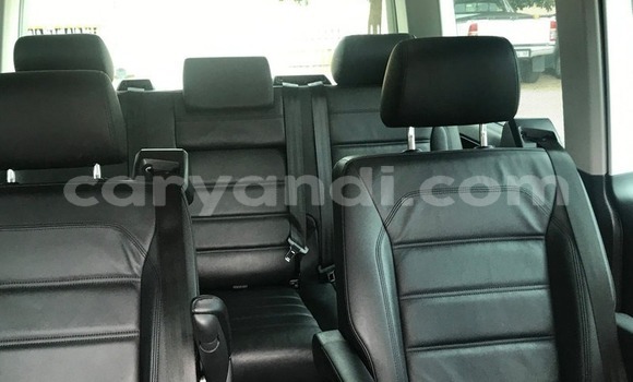 Acheter Occasion Voiture Volkswagen Caravelle Gris à Kabwe, Zambie Acheter Occasion Voiture Volkswagen Caravelle Gris à Kabwe, Zambie