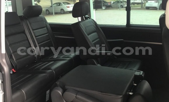 Acheter Occasion Voiture Volkswagen Caravelle Gris à Kabwe, Zambie Acheter Occasion Voiture Volkswagen Caravelle Gris à Kabwe, Zambie