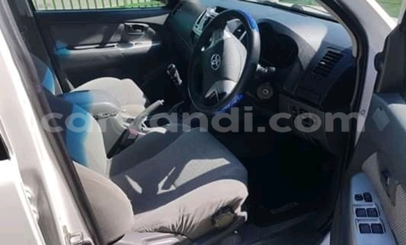 Buy Used Toyota Hilux White Car in Kabwe in Zambia Buy Used Toyota Hilux White Car in Kabwe in Zambia