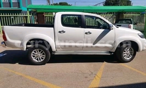 Buy Used Toyota Hilux White Car in Kabwe in Zambia Buy Used Toyota Hilux White Car in Kabwe in Zambia