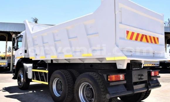 Acheter Occasion Utilitaire Mercedes–Benz 2628 Blanc à Chipata, Zambie Acheter Occasion Utilitaire Mercedes–Benz 2628 Blanc à Chipata, Zambie