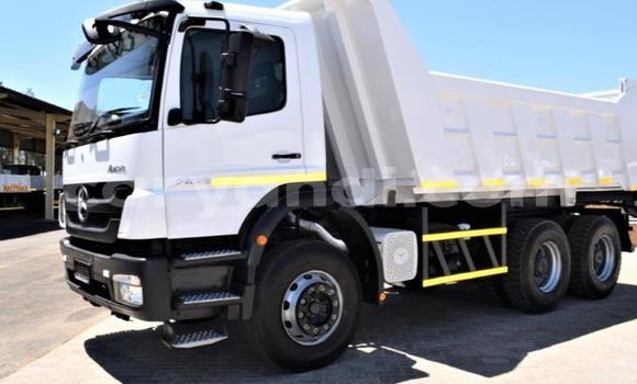 Acheter Occasion Utilitaire Mercedes–Benz 2628 Blanc à Chipata, Zambie Acheter Occasion Utilitaire Mercedes–Benz 2628 Blanc à Chipata, Zambie