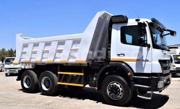 Acheter Occasion Utilitaire Mercedes–Benz 2628 Blanc à Chipata, Zambie Acheter Occasion Utilitaire Mercedes–Benz 2628 Blanc à Chipata, Zambie