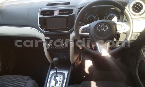 Nunua Ilio tumika Toyota RAV4 Fedha Gari ndani ya Chama nchini Kusini Nunua Ilio tumika Toyota RAV4 Fedha Gari ndani ya Chama nchini Kusini