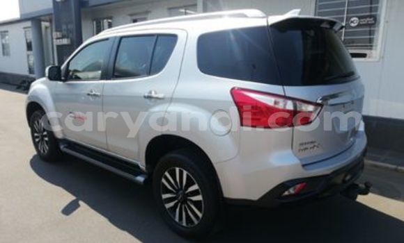 Buy Used Isuzu MU-X Silver Car in Lusaka in Zambia Buy Used Isuzu MU-X Silver Car in Lusaka in Zambia