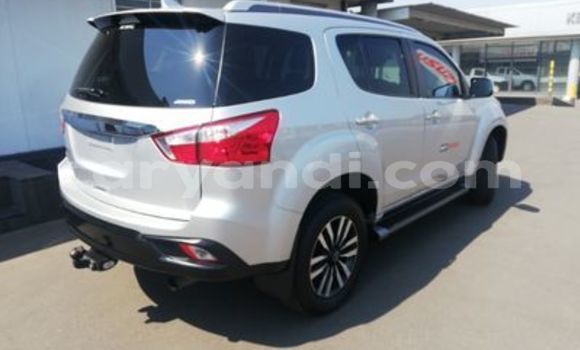 Buy Used Isuzu MU-X Silver Car in Lusaka in Zambia Buy Used Isuzu MU-X Silver Car in Lusaka in Zambia