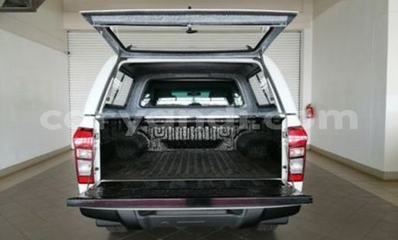 Buy Used Isuzu D–MAX White Car in Lusaka in Zambia Buy Used Isuzu D–MAX White Car in Lusaka in Zambia