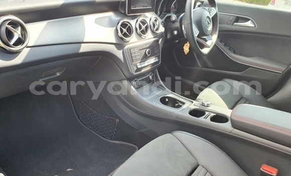 Nunua Ilio tumika Mercedes‒Benz 200 Nyingine Gari ndani ya Chipata nchini Zambia Nunua Ilio tumika Mercedes‒Benz 200 Nyingine Gari ndani ya Chipata nchini Zambia