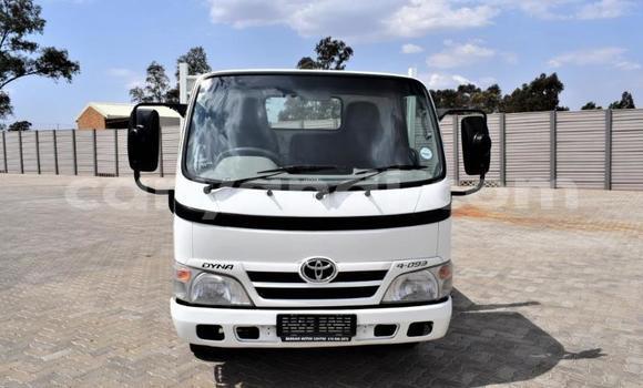 Nunua Ilio tumika Toyota Dyna Nyeupe Lori ndani ya Chingola nchini Zambia Nunua Ilio tumika Toyota Dyna Nyeupe Lori ndani ya Chingola nchini Zambia