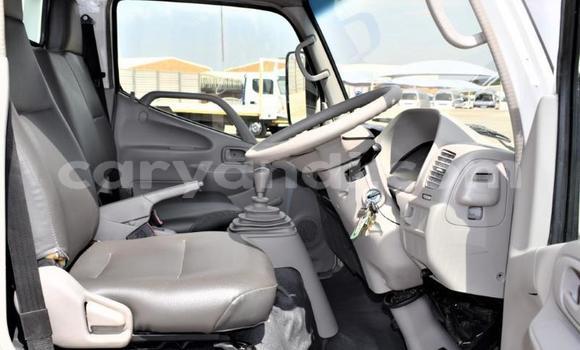 Nunua Ilio tumika Toyota Dyna Nyeupe Lori ndani ya Chingola nchini Zambia Nunua Ilio tumika Toyota Dyna Nyeupe Lori ndani ya Chingola nchini Zambia