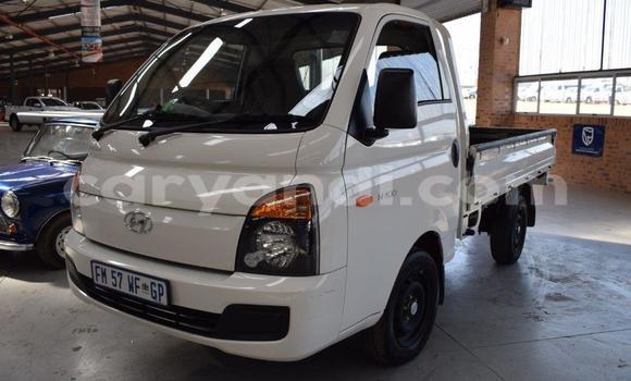 Acheter Occasion Voiture Hyundai H200 Blanc à Choma, Du sud Acheter Occasion Voiture Hyundai H200 Blanc à Choma, Du sud