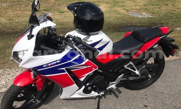 Acheter Occasion Moto Honda CBR Blanc à Kansanshi, Nord-Ouest Acheter Occasion Moto Honda CBR Blanc à Kansanshi, Nord-Ouest