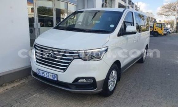 Buy Used Hyundai H1 White Car in Lusaka in Zambia